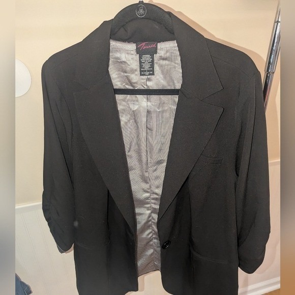 torrid Jackets & Blazers - Torrid Black Ruched 3/4 Sleeve Single Button Blazer‎ Size 3 T11079